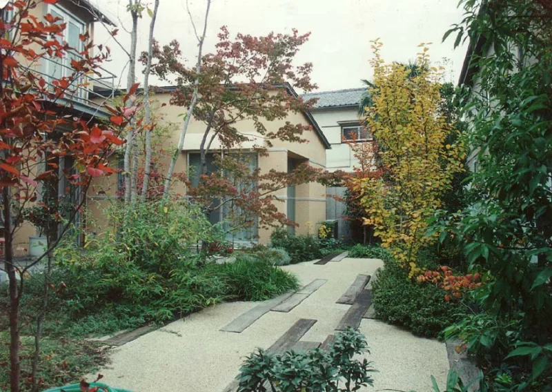 20020820-012942_garden